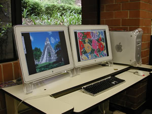 Dual Apple Cinema display at FLAAR offices at UFM