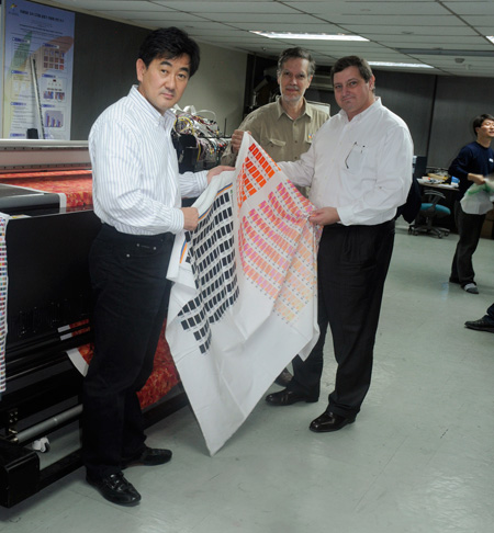 Dr. Hellmuth at his factory visit to Yuhan Kimberly