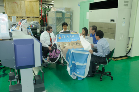 Dr. Nicholas Hellmuth site visit to Yuhan-Kimberly factory, 2008. 